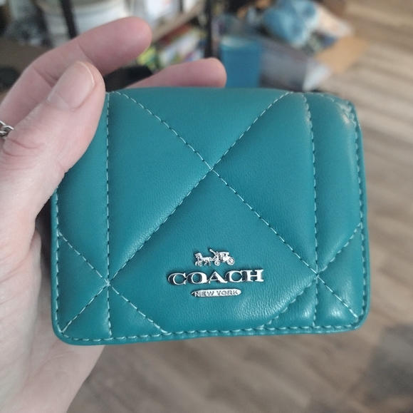 Coach Puffy Wallet on A Chain With Diamond Quilting - Picture 1 of 2